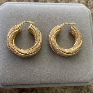 Brev Italy 14K Yellow Gold Puffy Twist Hoop
Earrings🌟